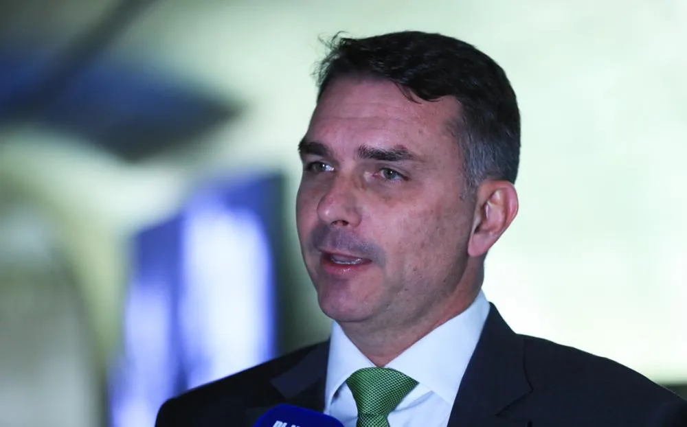 Flávio Bolsonaro: senador ganha força entre lideranças locais como o principal nome da direita para a disputa presidencial - Foto: Lula Marques/Agência Brasil