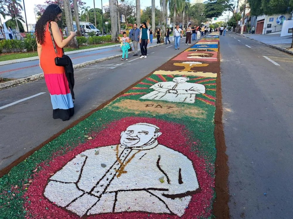 Tradicionais tapetes de Corpus Christi devem levar milhares de fiéis às ruas centrais de Marília para acompanhar a celebração religiosa