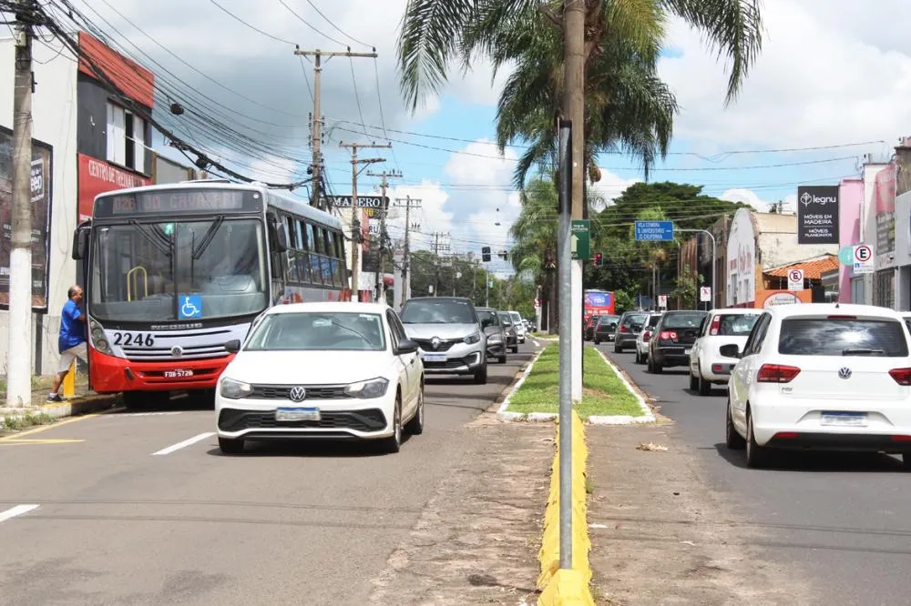 Avenida da Saudade registra longas filas no sentido Centro-bairro nos horários próximos ao almoço
