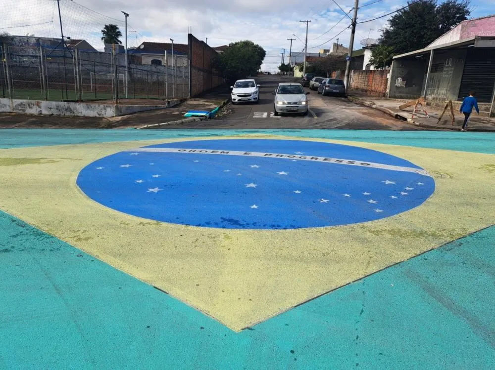 Ruas de Marília ganham cores verde e amarela com início da caminhada rumo ao hexa