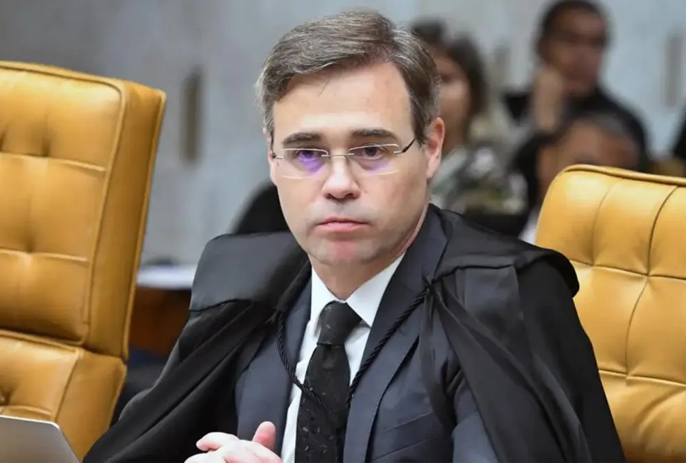 Mendonça quer levar ao plenário diálogos atribuídos a Vorcaro e Moraes
