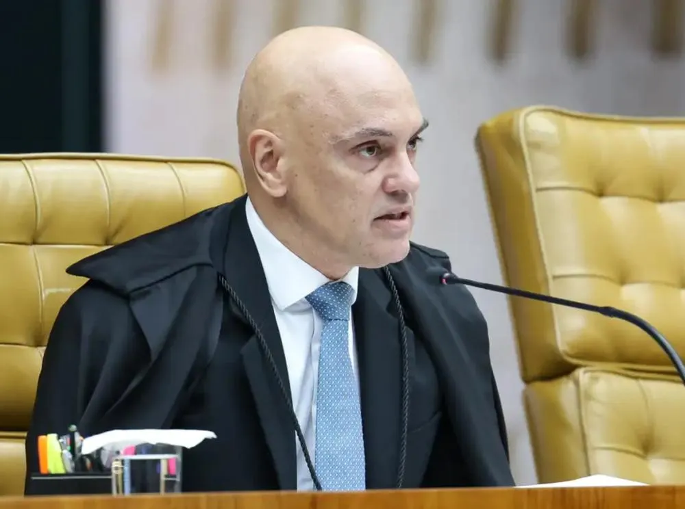 Moraes encaminha a Fachin pedido de investigação contra Mendonça
