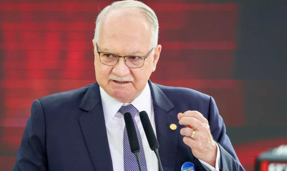 Fachin dá 5 dias para Mendonça e Gonet responderem acusação de Moraes