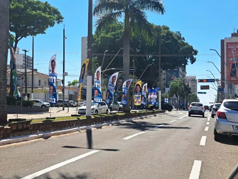 Wind banners tomam ruas de Marília, mas uso precisa seguir regras específicas