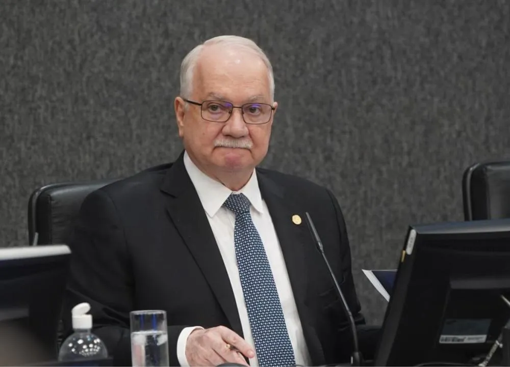 Fachin dá 24 horas para PF enviar informações sobre celular de Vorcaro