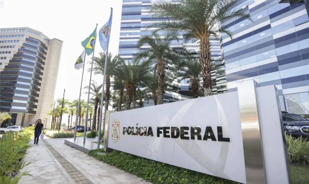 PF envia a Gilmar e Zanin íntegra de material do celular de Vorcaro