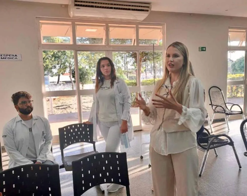 A secretária municipal da Saúde, Paloma Libanio, esteve na APCD nesta segunda-feira (10) e acompanhou a abertura do polo central Foto: Divulgação