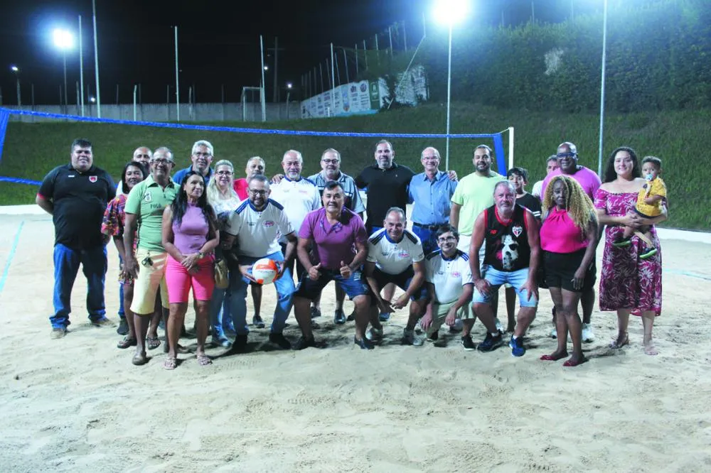 A diretoria completa da ASPMM compareceu para a inauguração da quadra de vôlei de areia