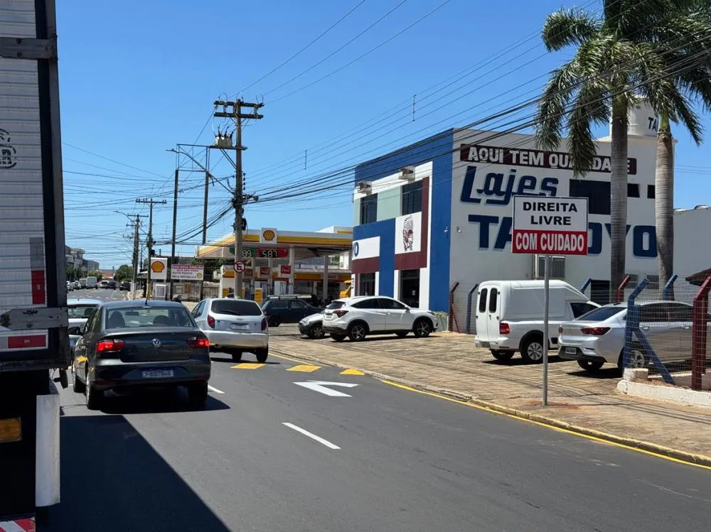 Emdurb implanta “direita livre” em trecho da Avenida República