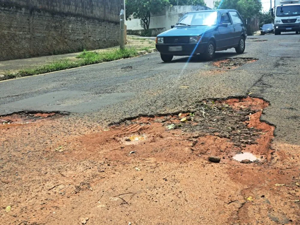 Buracos e Saúde lideram reclamações na Ouvidoria de Marília